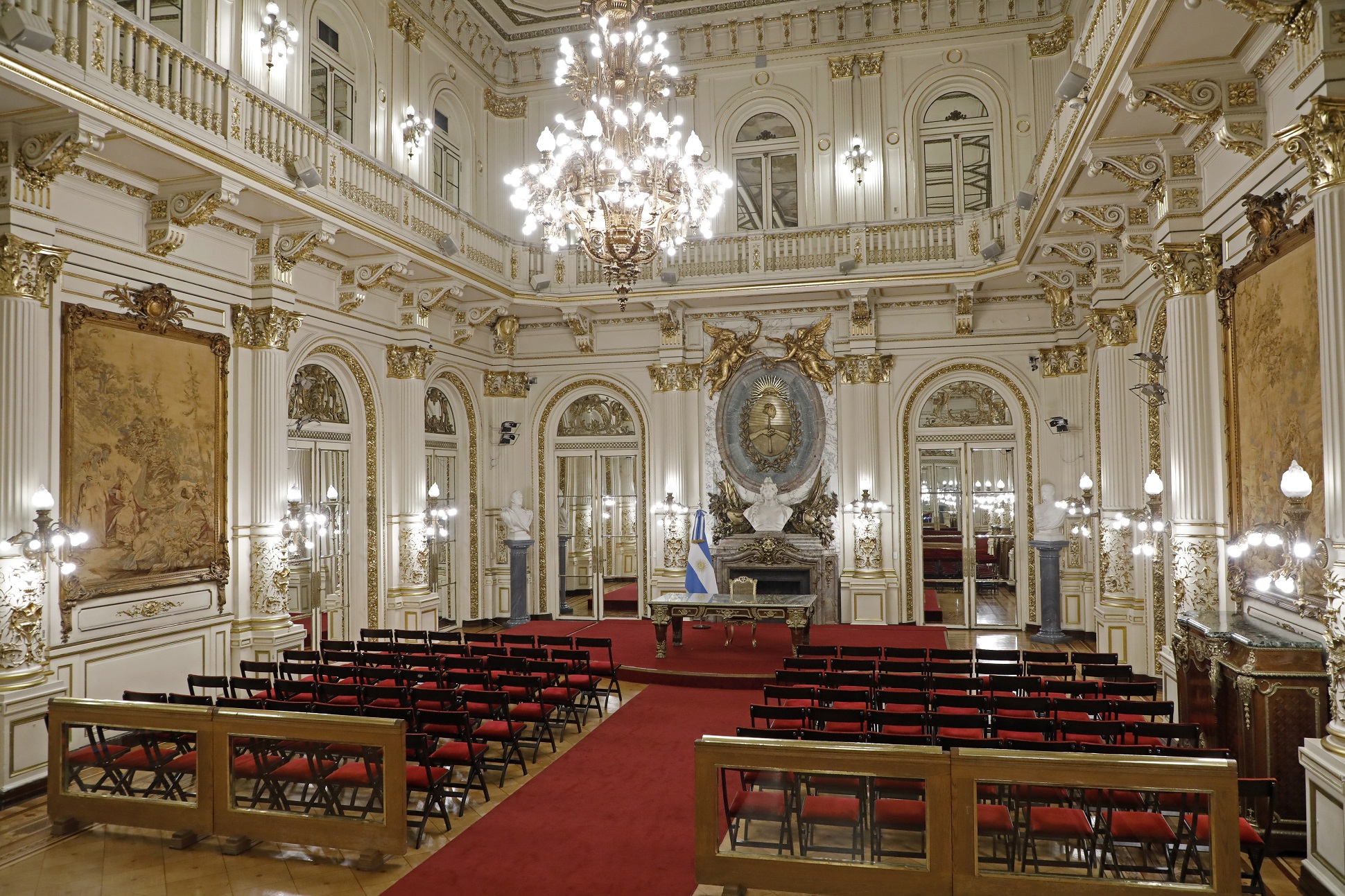 Salón Blanco del Palacio Pizzurno